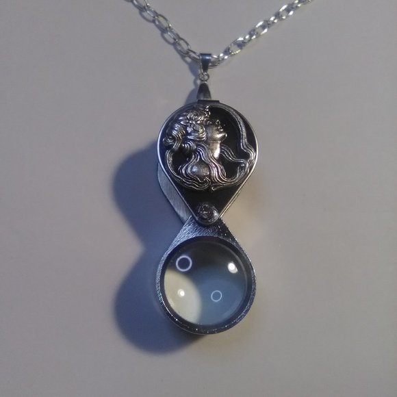 Magnifying Glass Art Nouveau Lady Face Loupe Pendant Necklace 20x - Picture 4 of 8